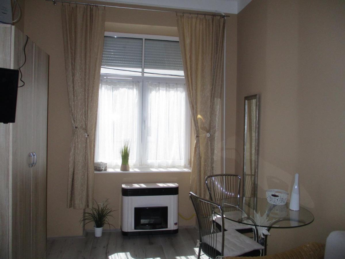Ferencesek Apartman เปตช์ ภายนอก รูปภาพ