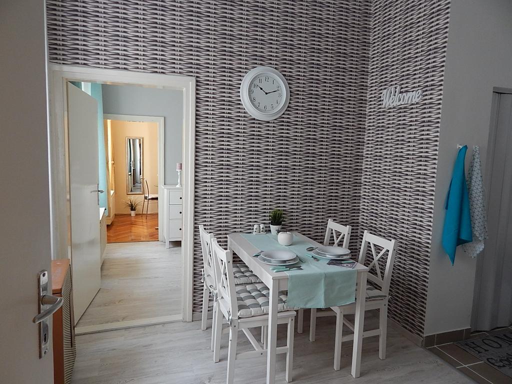 Ferencesek Apartman เปตช์ ภายนอก รูปภาพ