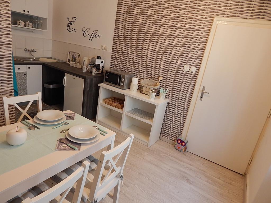 Ferencesek Apartman เปตช์ ภายนอก รูปภาพ